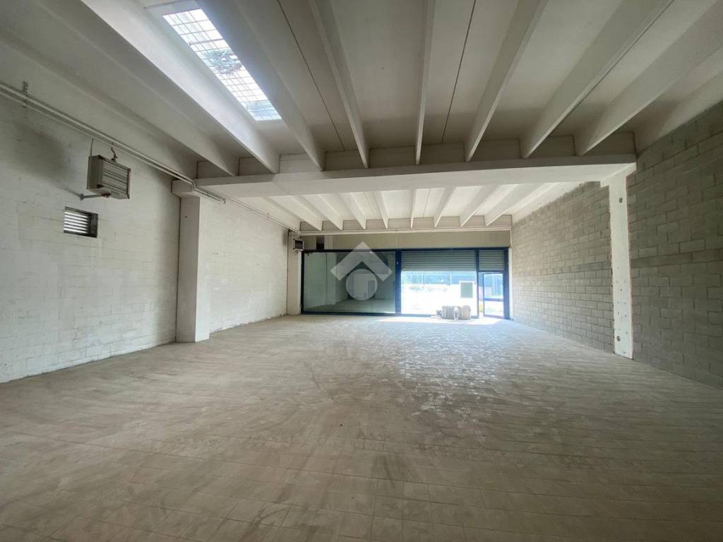 negozio in affitto a Castiglione delle Stiviere