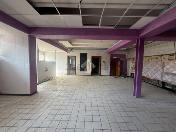 locale commerciale in affitto a Castiglione delle Stiviere