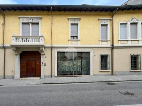 negozio in affitto a Castiglione delle Stiviere