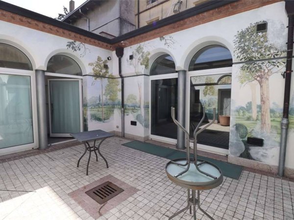 negozio in affitto a Curtatone