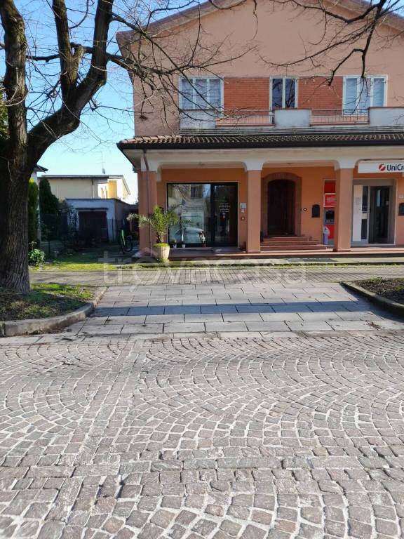 negozio in affitto a Curtatone