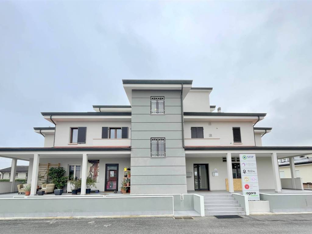 negozio in affitto a Curtatone