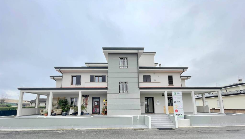 negozio in affitto a Curtatone