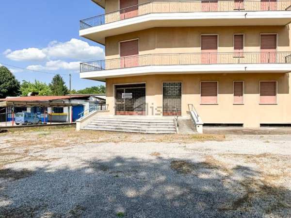 locale commerciale in affitto a Goito