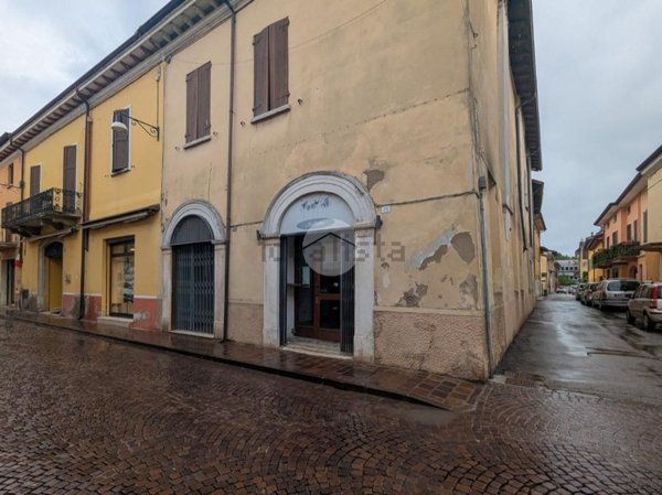 locale commerciale in affitto a Goito