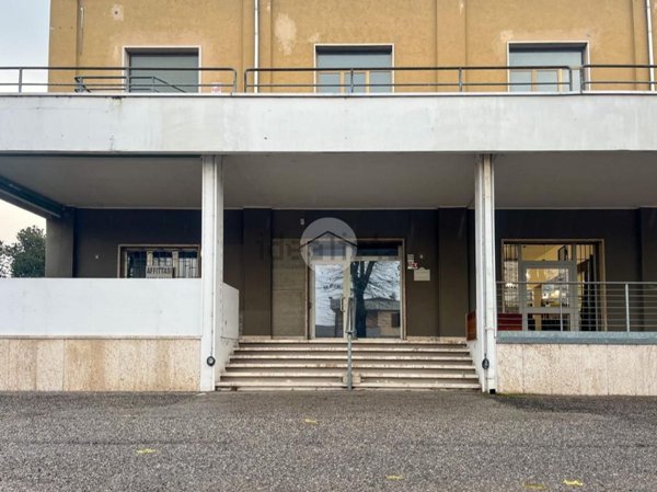 locale commerciale in affitto a Goito
