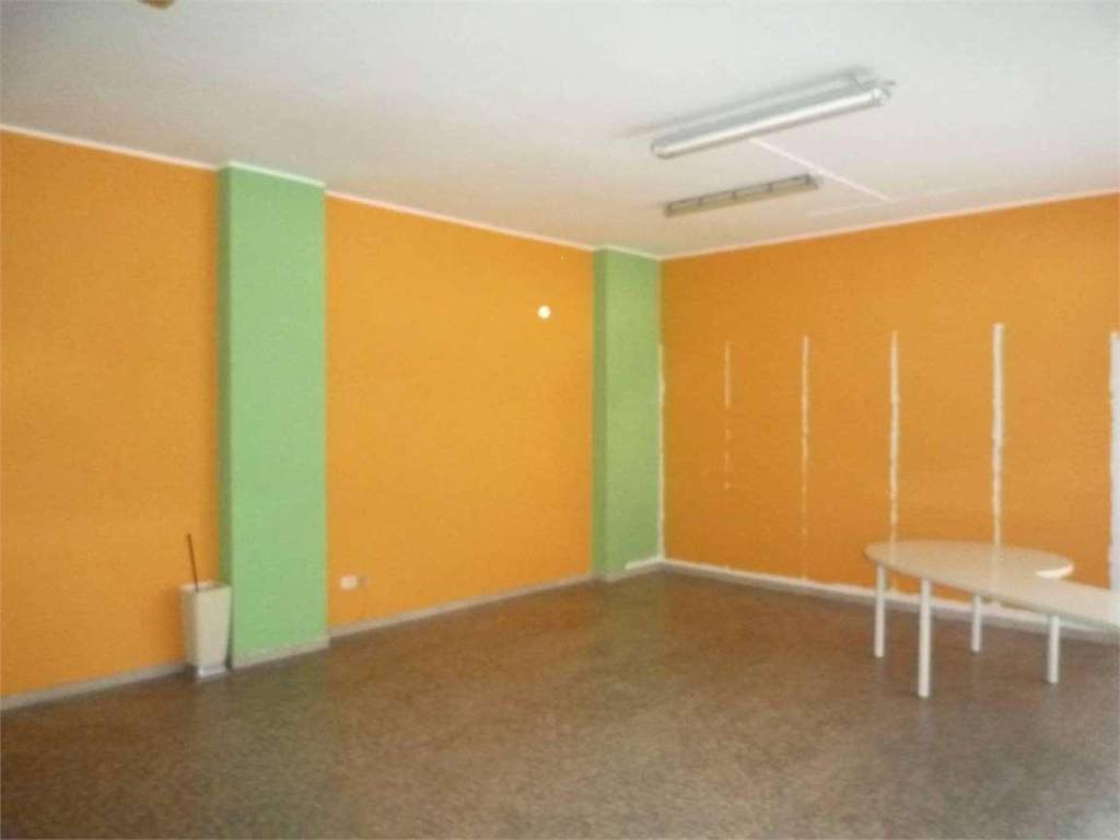 negozio in affitto a Mantova in zona Viale Risorgimento
