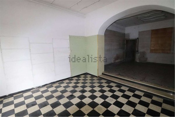 locale commerciale in affitto a Mantova