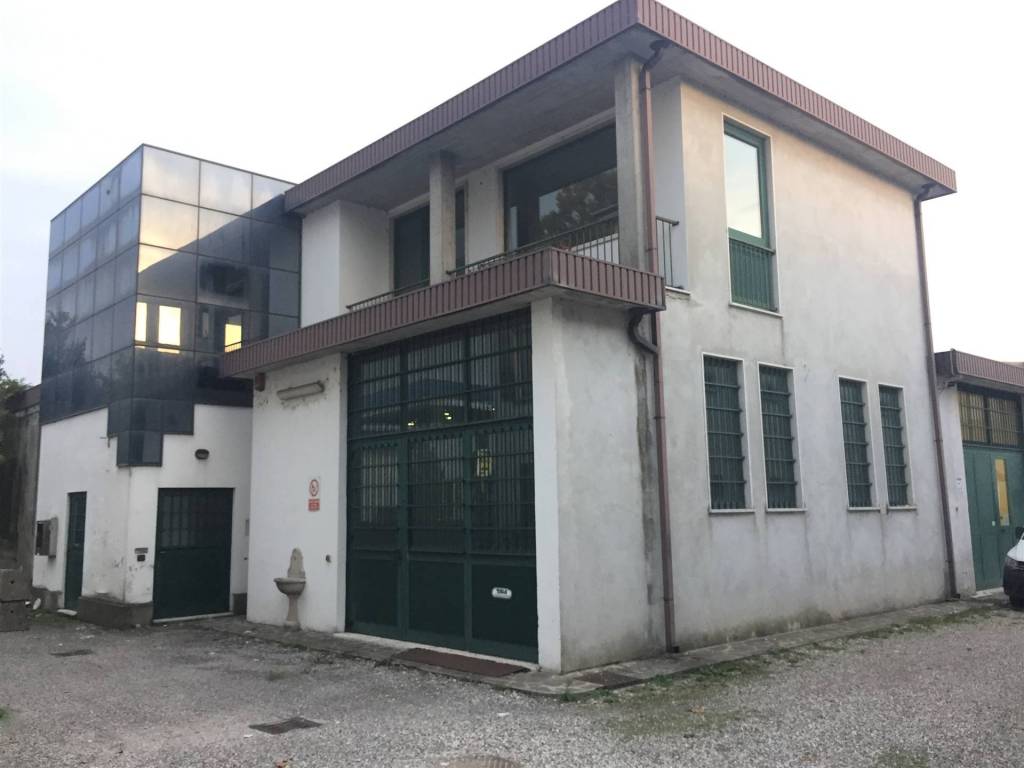 locale commerciale in affitto a Mantova in zona Centro Storico