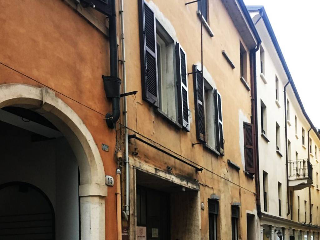 negozio in affitto a Mantova in zona Centro Storico