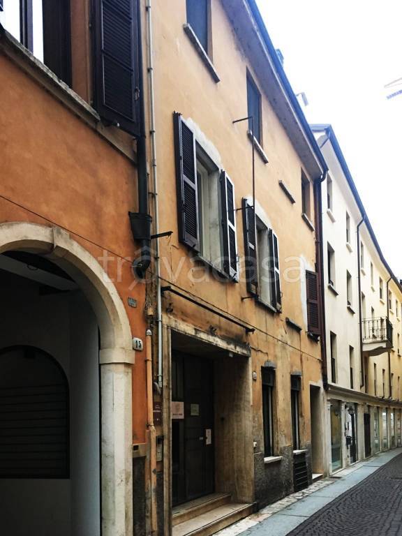 trivano in affitto a Mantova in zona Centro Storico