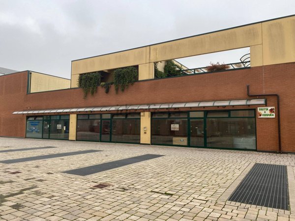 negozio in affitto a Mantova
