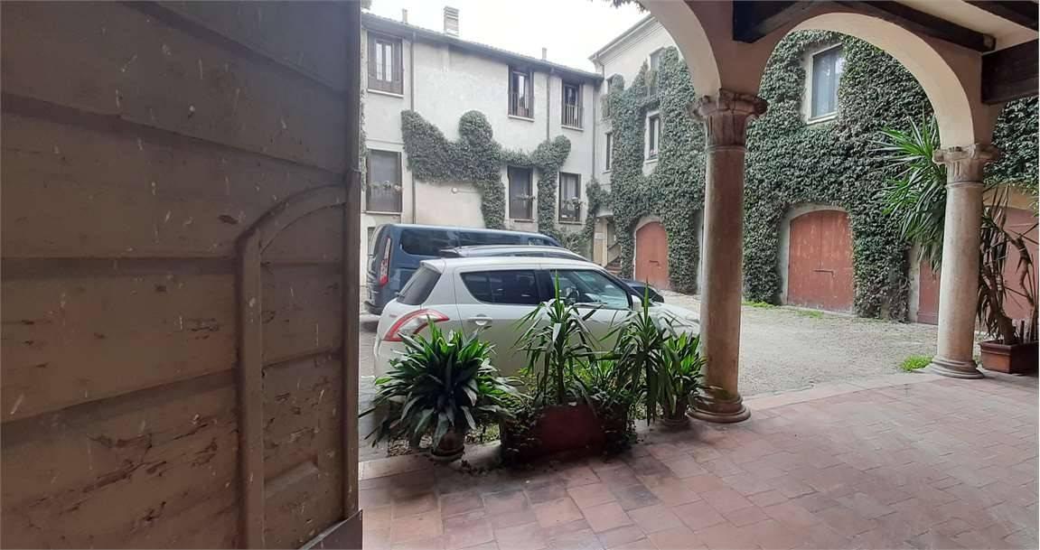 negozio in affitto a Mantova in zona Centro Storico