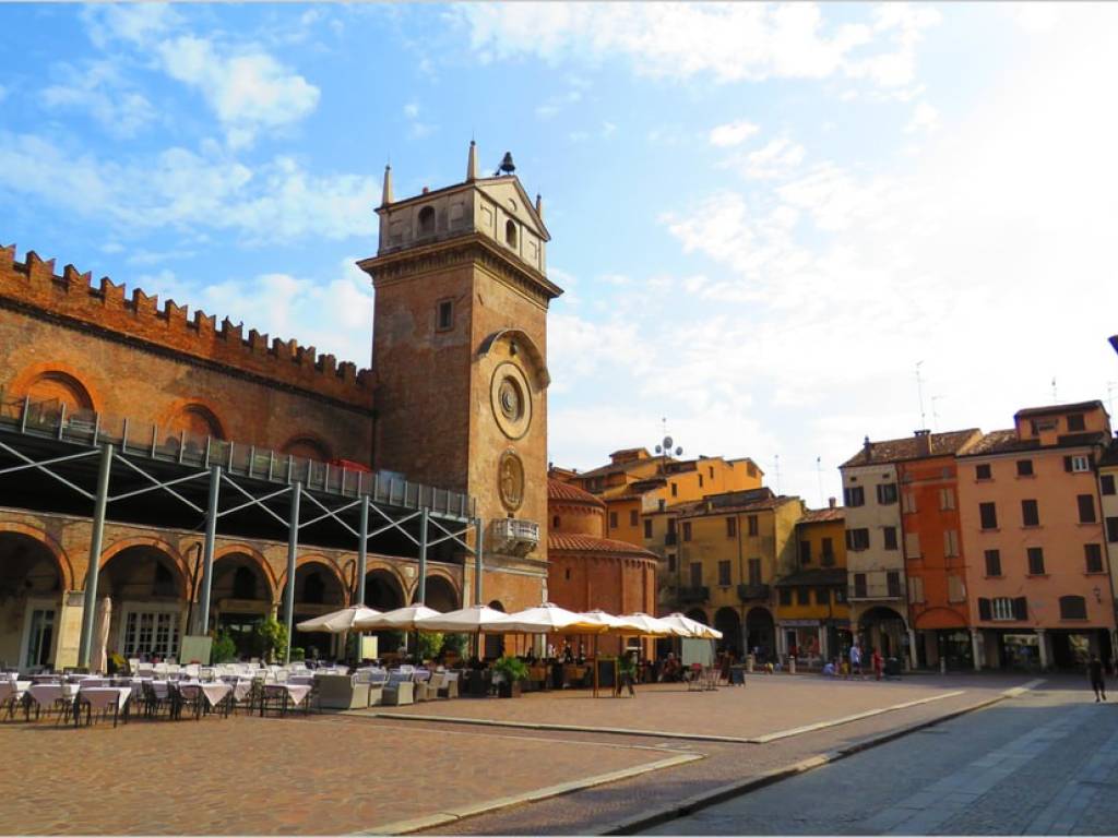 negozio in affitto a Mantova