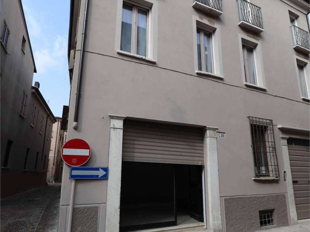 negozio in affitto a Mantova in zona Centro Storico