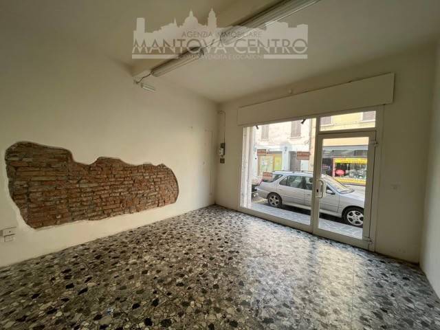 negozio in affitto a Mantova in zona Centro Storico