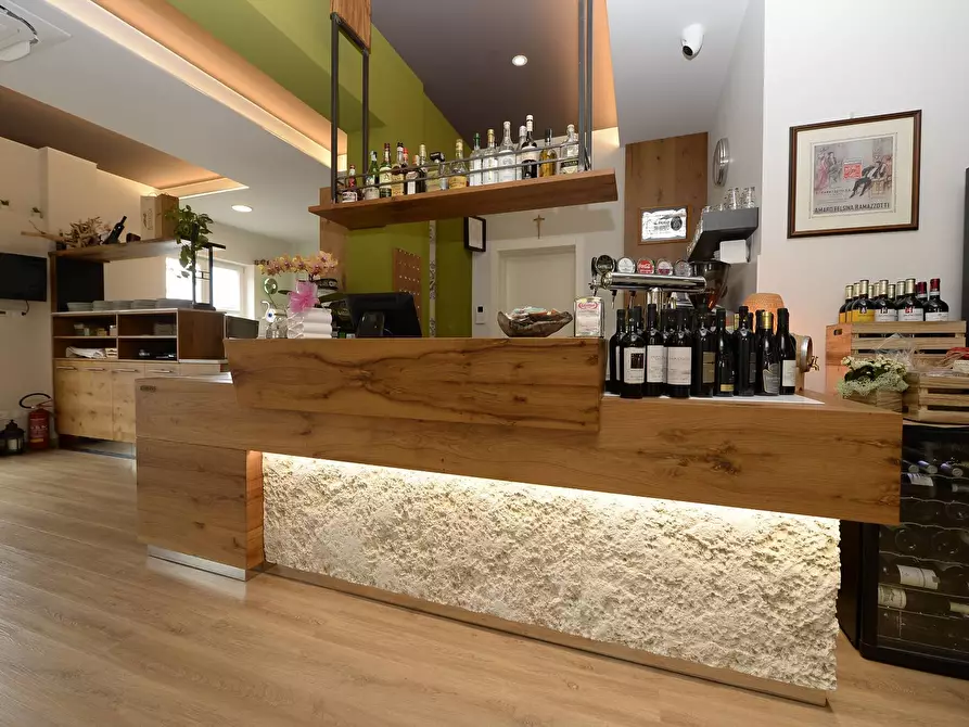 locale commerciale in affitto a Mantova