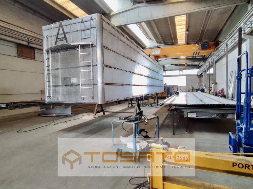 locale commerciale in affitto a Mantova