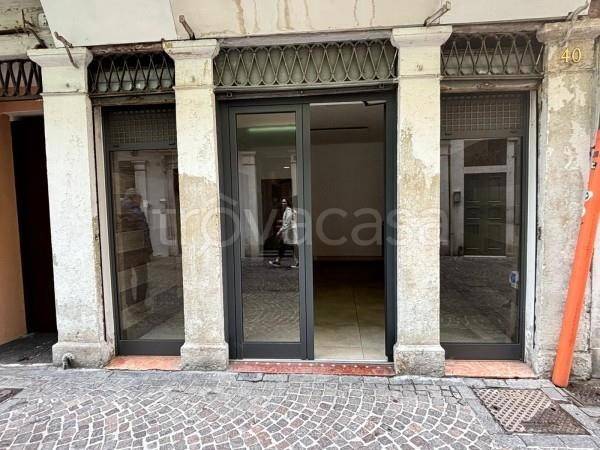 negozio in affitto a Mantova in zona Centro Storico