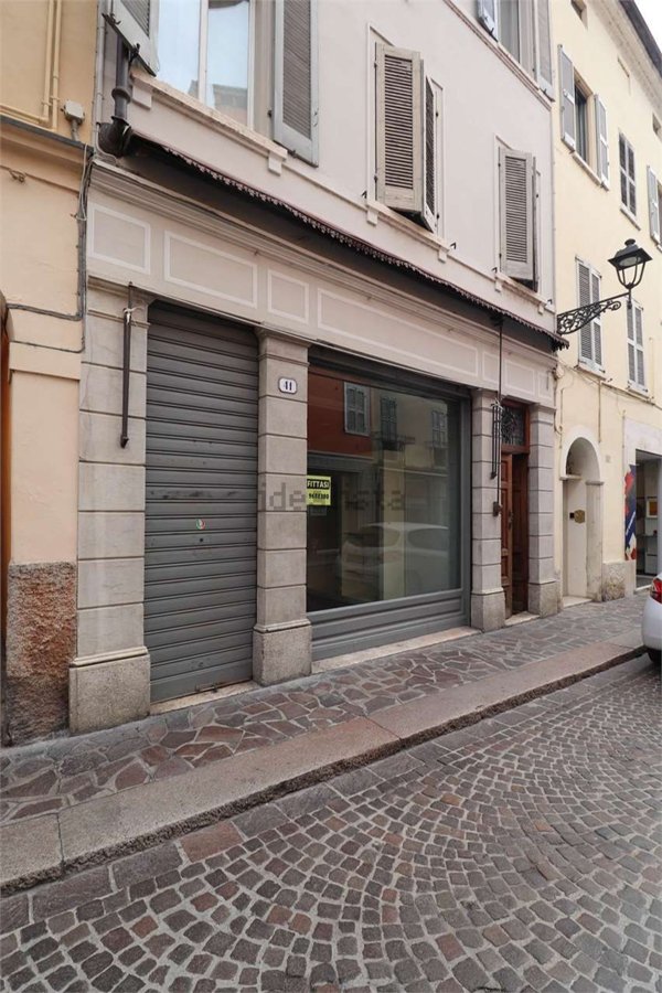 negozio in affitto a Mantova