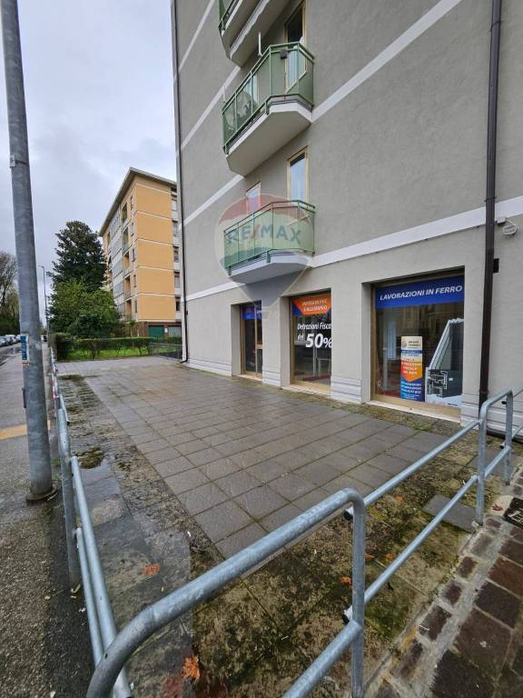 negozio in affitto a Mantova in zona Valletta Valsecchi