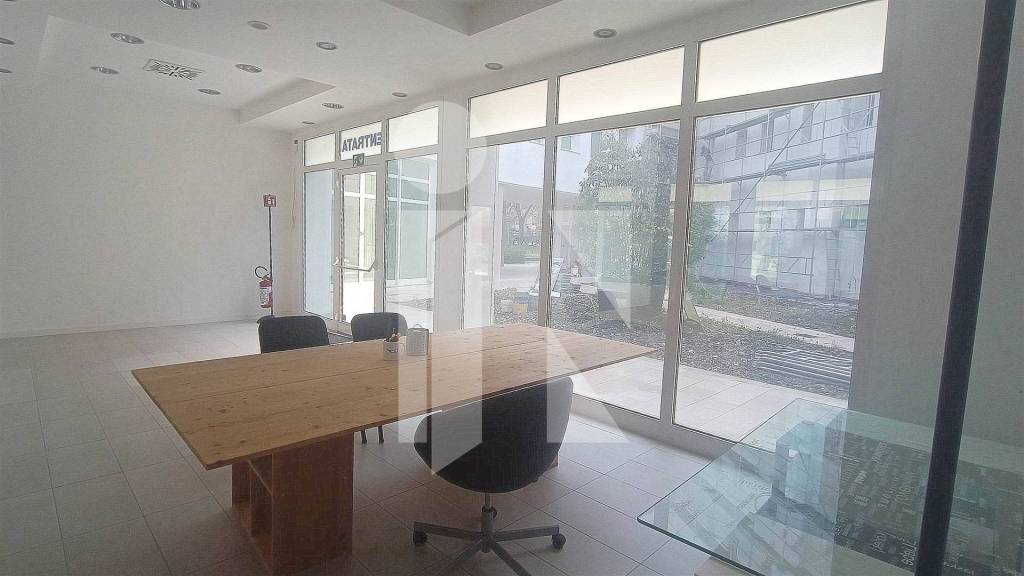 negozio in affitto a Mantova in zona Valletta Paiolo