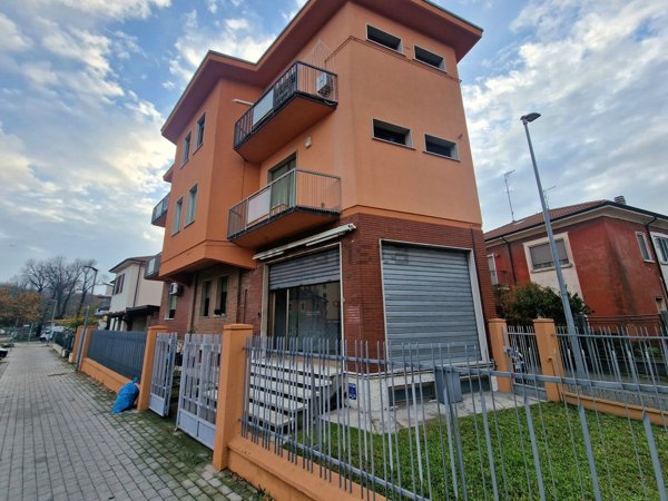 negozio in affitto a Mantova