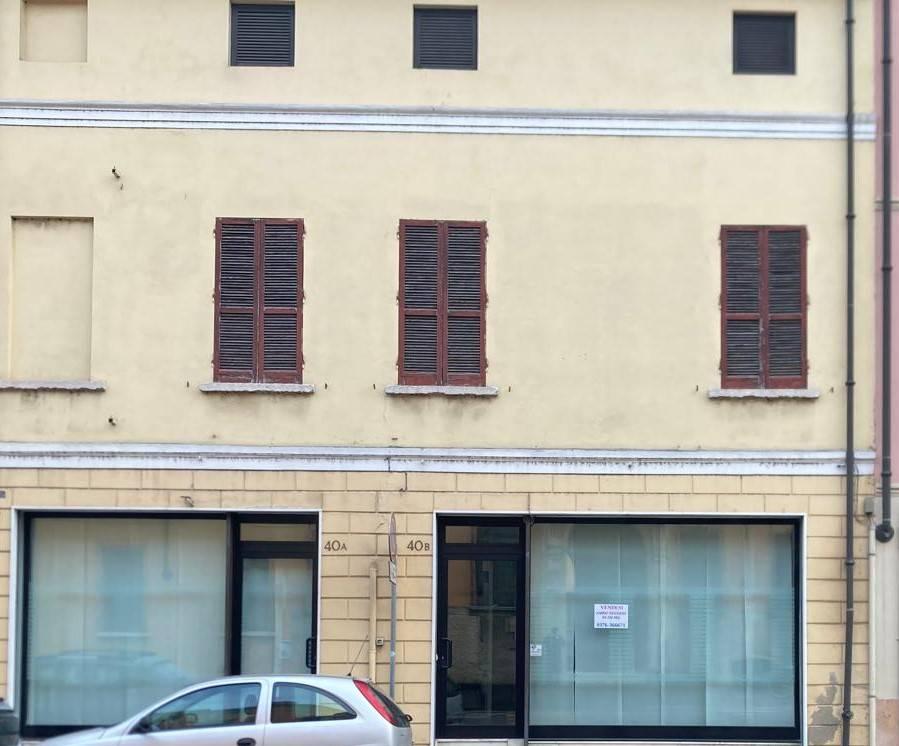 negozio in affitto a Mantova