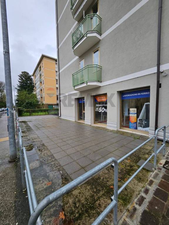 negozio in affitto a Mantova in zona Valletta Valsecchi