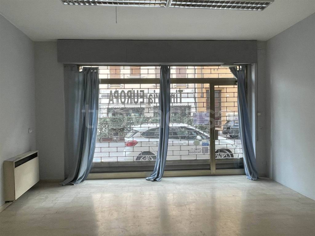 negozio in affitto a Mantova