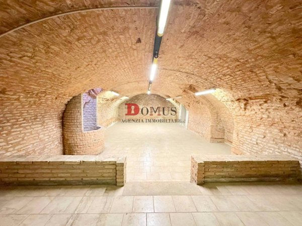 locale commerciale in affitto a Mantova in zona Centro Storico