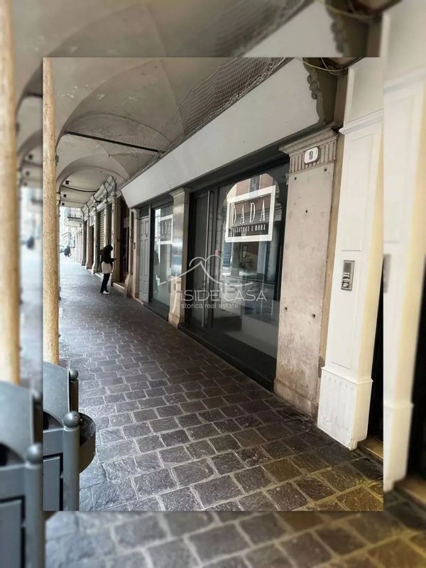 locale commerciale in affitto a Mantova in zona Centro Storico
