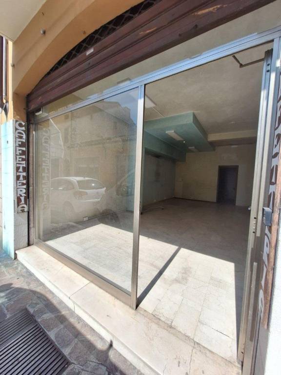 negozio in affitto a Mantova
