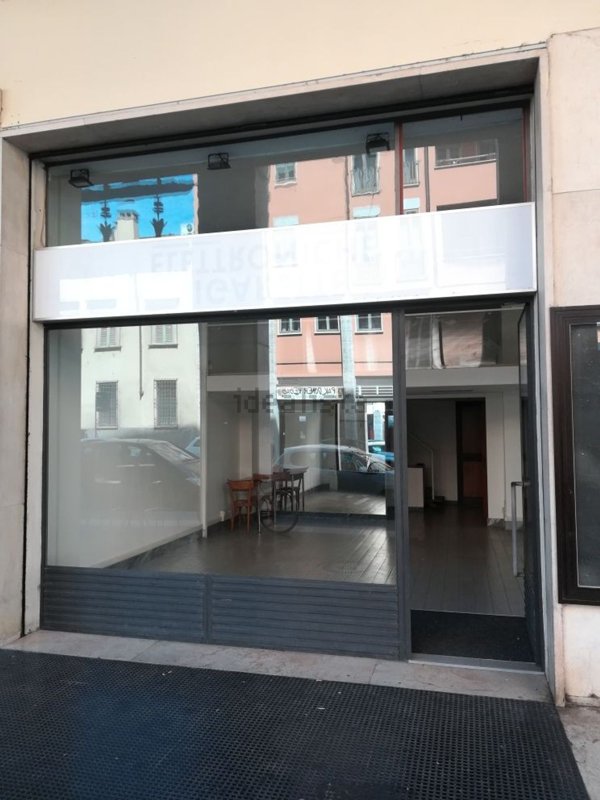 negozio in affitto a Mantova in zona Via Principe Amedeo