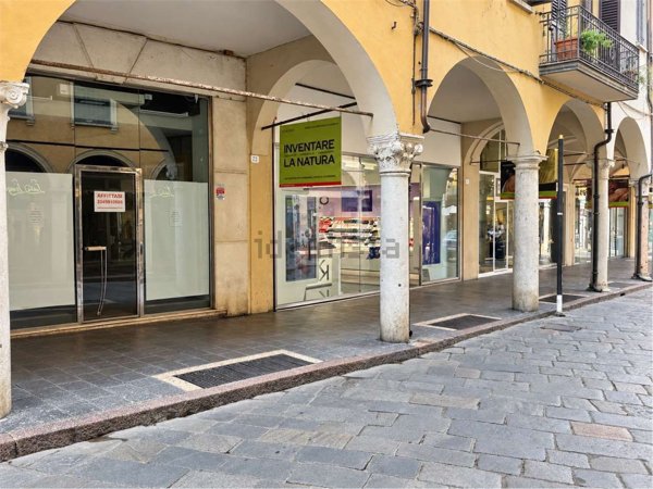 negozio in affitto a Mantova in zona Centro Storico