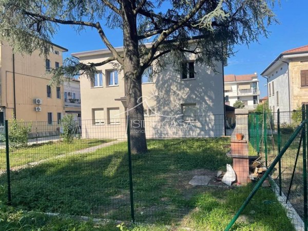 appartamento in affitto a Mantova in zona Tè Brunetti