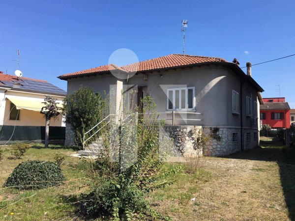 casa indipendente in affitto a Mantova in zona Frassino