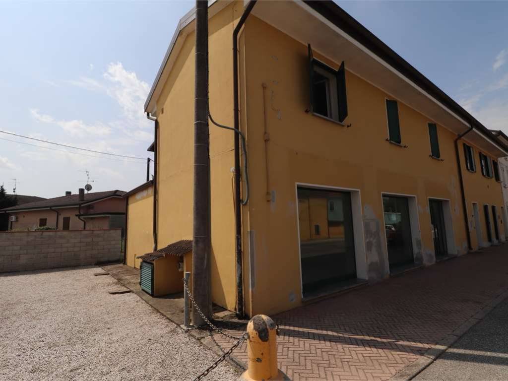 negozio in affitto a Marcaria in zona Pilastro