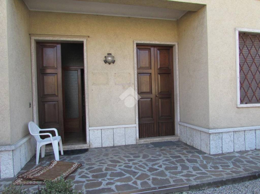 negozio in affitto a Marmirolo