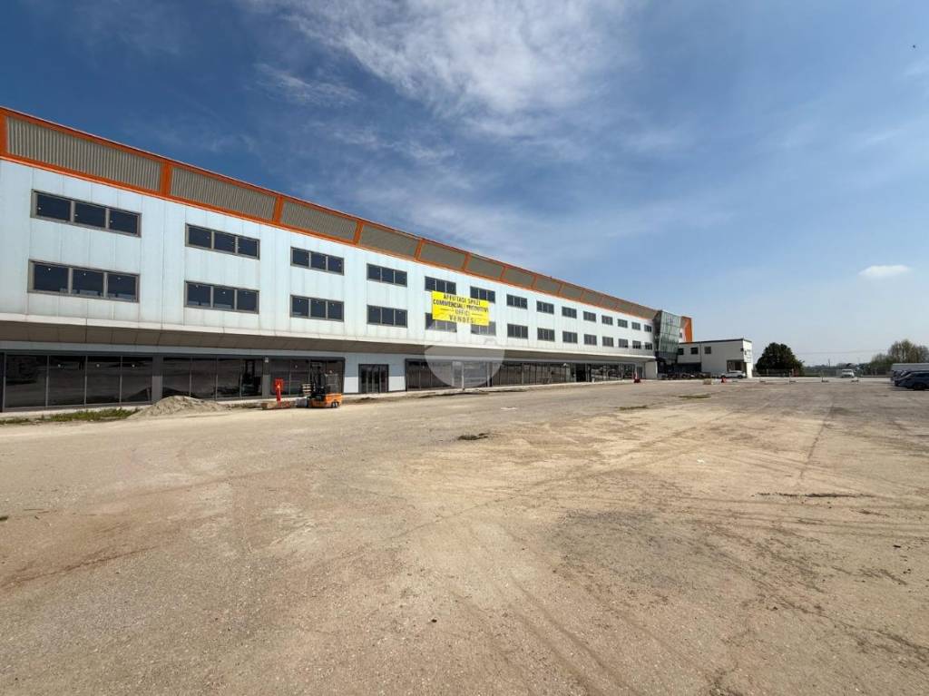 locale commerciale in affitto a Marmirolo