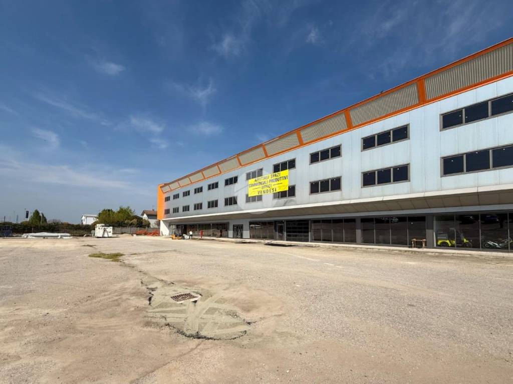 locale commerciale in affitto a Marmirolo