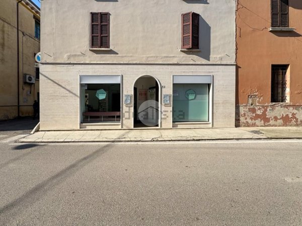 locale commerciale in affitto a Medole