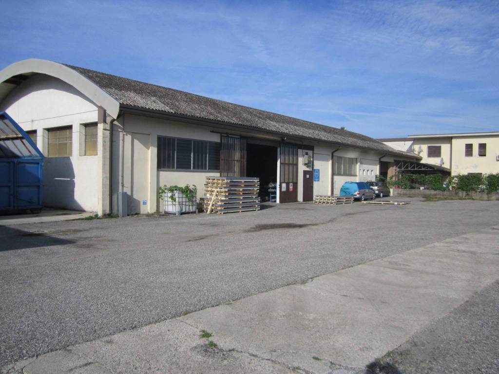 locale commerciale in affitto a Medole