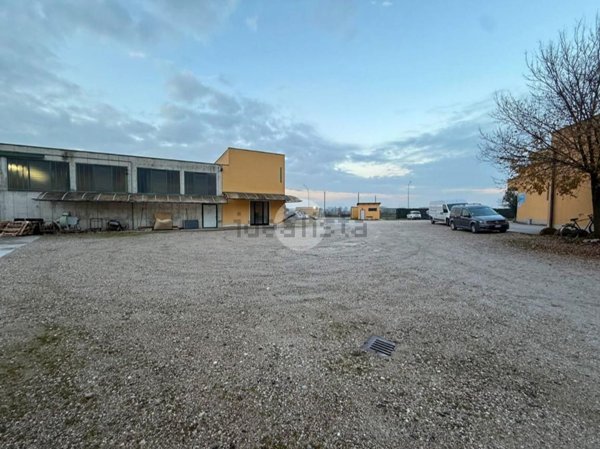 capannone in affitto a Medole