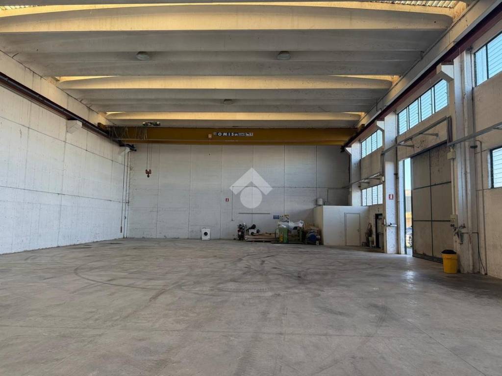 locale commerciale in affitto a Medole