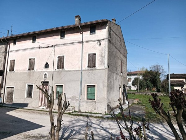 casale in vendita a Monzambano in zona Pille