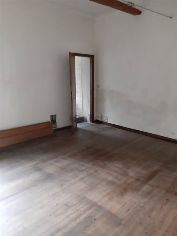 negozio in affitto ad Ostiglia in zona Bugno San Romano