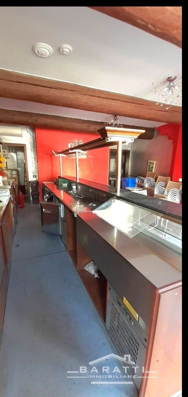 negozio in affitto ad Ostiglia in zona Bugno San Romano