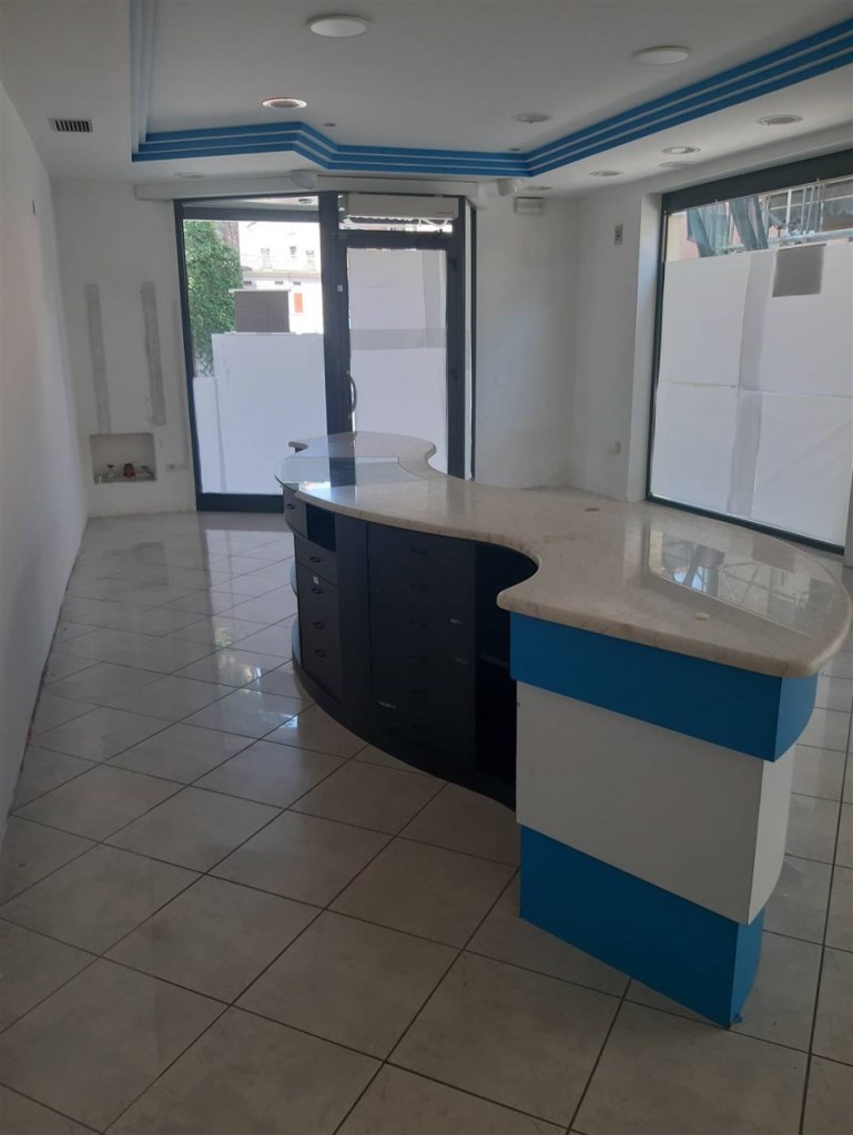 negozio in affitto ad Ostiglia in zona Bugno San Romano
