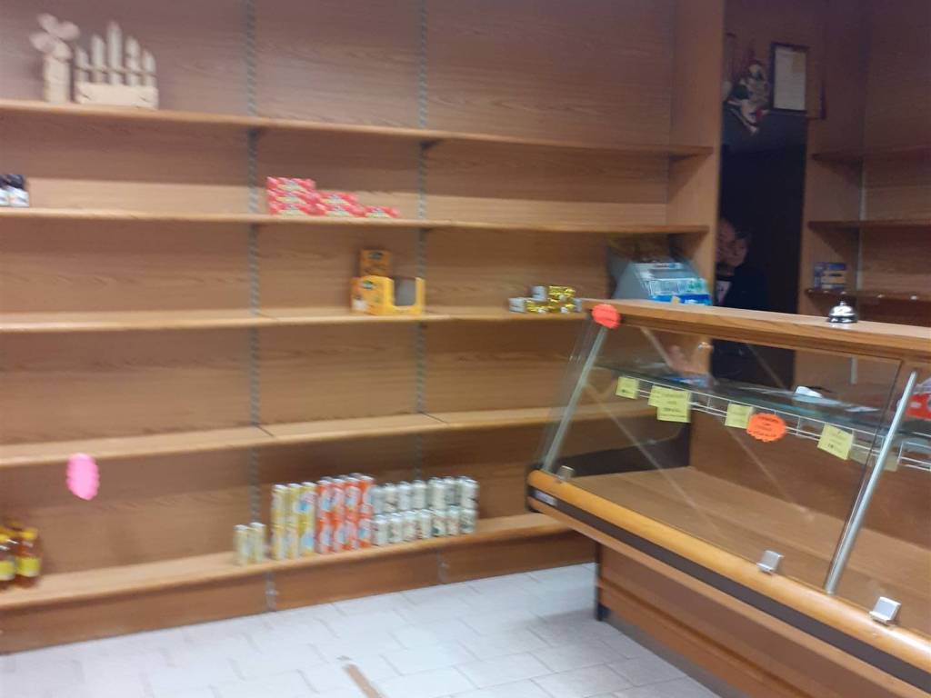 negozio in affitto a Poggio Rusco